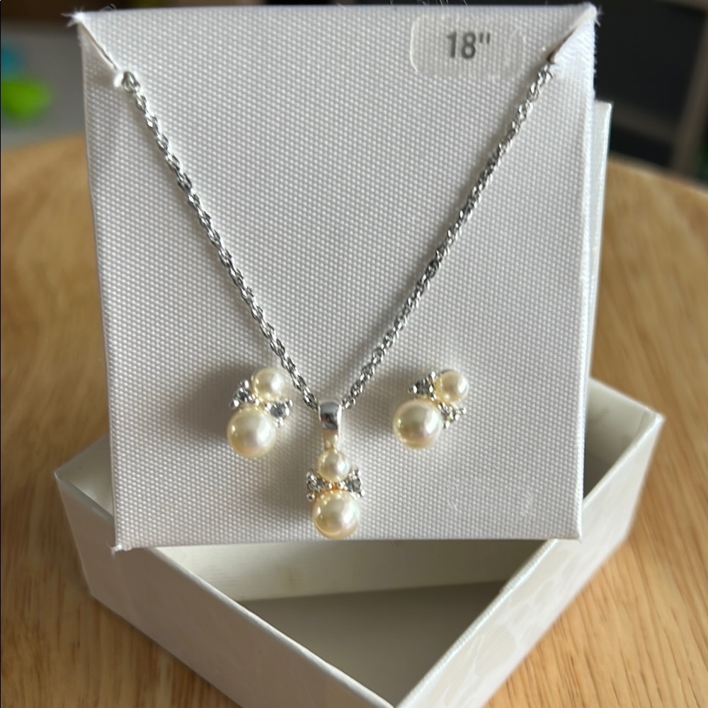 Cream and Silver Necklace with Pearl Cluster